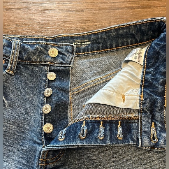 Old Navy Sky High A Line Cut Off Light Blue Denim Shorts. Size 4. - Picture 3 of 4